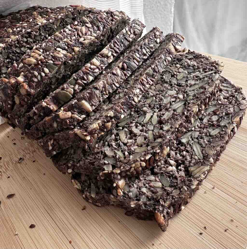 Keto chleb z ziaren – prosty, zdrowy i bez mąki